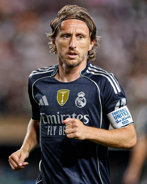 下半场心态爆炸！埃迪11中5得到11分10篮板6犯离场