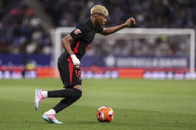 NBA｜詹姆士砍33分 湖人轻取尼克