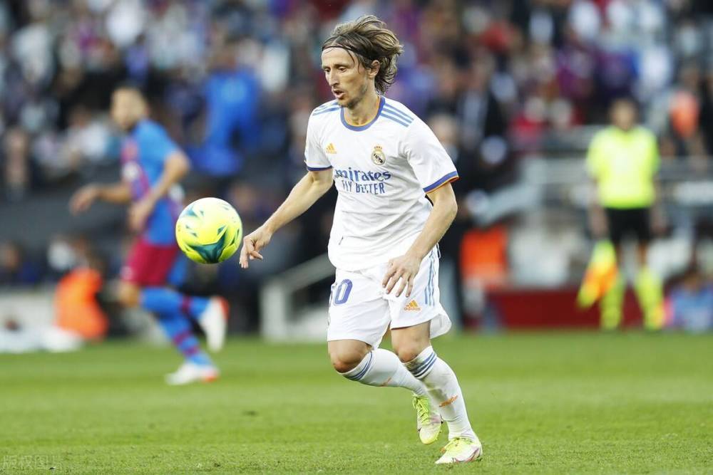 东契奇无视威少直接轰进超远三分